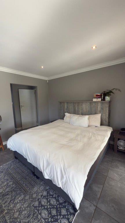5 Bedroom Property for Sale in Wavecrest Eastern Cape